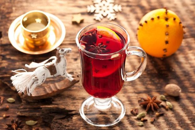 Vin chaud de Noël aux épices vin chaud