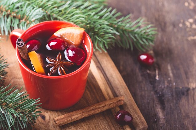 Vin chaud de Noël. Boisson festive traditionnelle