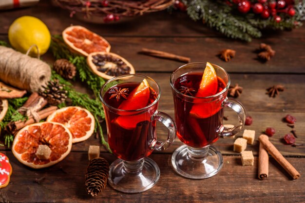 Vin chaud de Noël à la cannelle