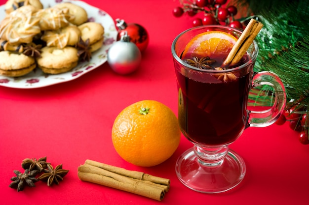 Vin chaud de Noël et décoration de Noël