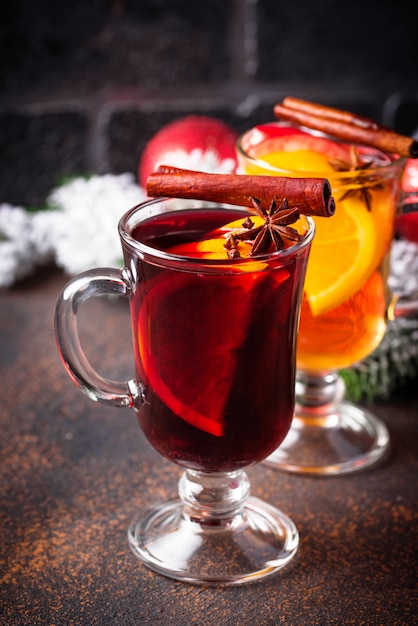 Vin chaud rouge et blanc.