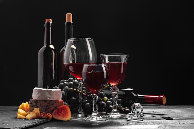 Photo vin et fromage sur la table