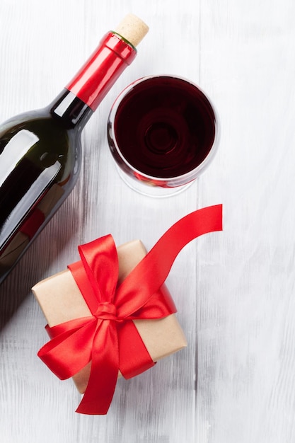 Vin rouge et coffret cadeau