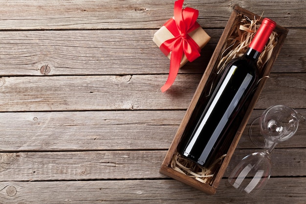 Vin rouge et coffret cadeau