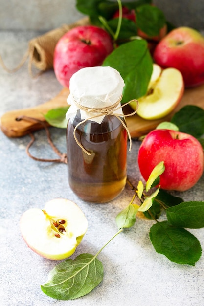 Vinaigre De Pomme Aliments Biologiques Sains Une Bouteille De Vinaigre De Cidre De Pomme Sur Un Comptoir En Pierre Clair