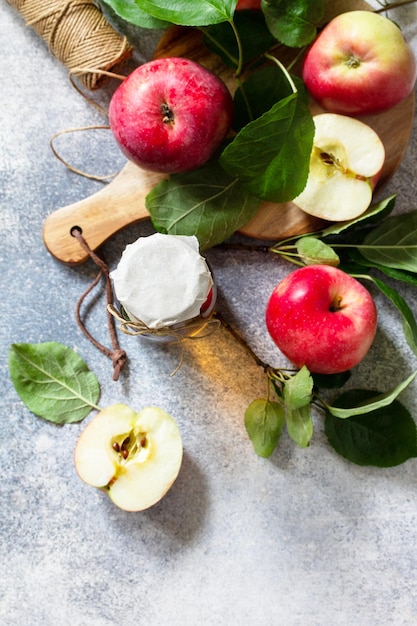 Vinaigre de pomme Aliments biologiques sains Une bouteille de vinaigre de cidre de pomme Vue de dessus Espace de copie