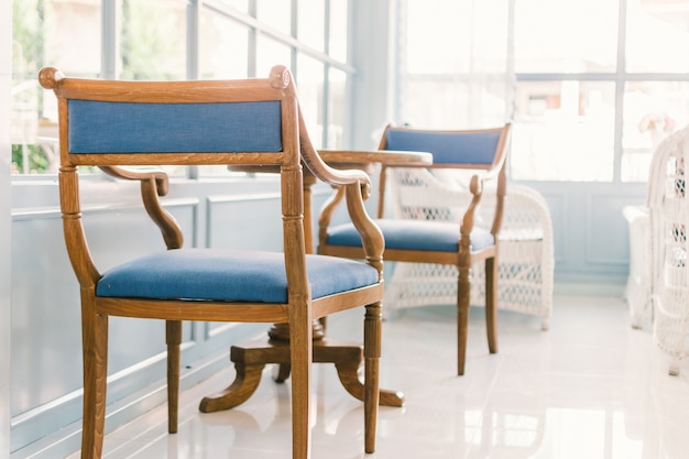 Photo vintage chair & table dans le café.