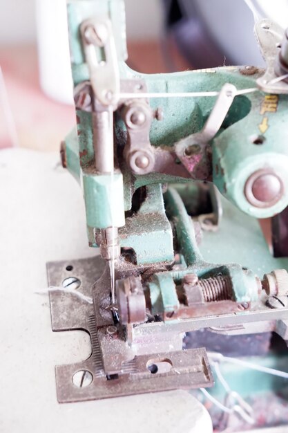 Vintage vieille machine à coudre en arrière-plan