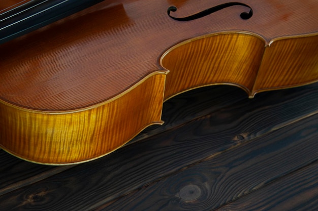 Violoncelle sur bois