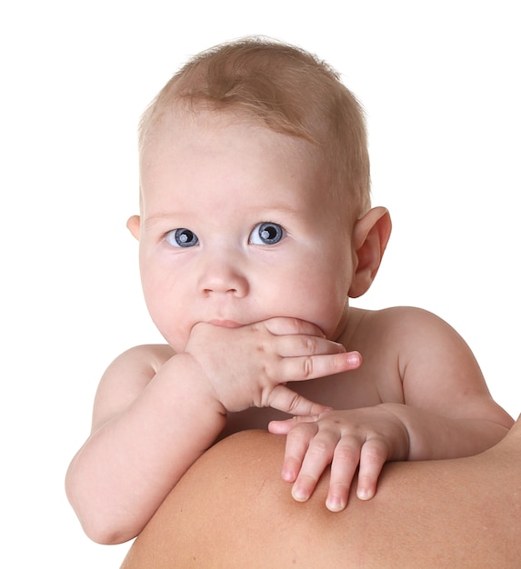 Visage de bébé gros plan sur blanc