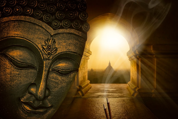 visage de bouddha dans le temple