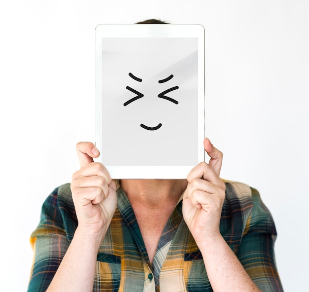 Photo visage de femme recouvert de tablette numérique