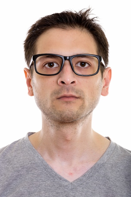 Visage de jeune homme portant des lunettes