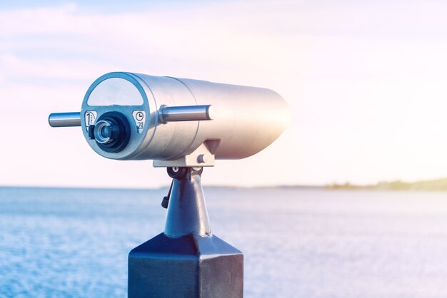 Visionneuse binoculaire à jetons sur la plage