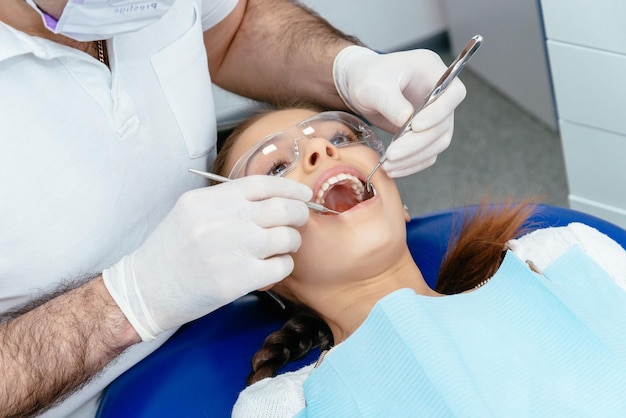 Visite dans le cabinet d'un dentiste