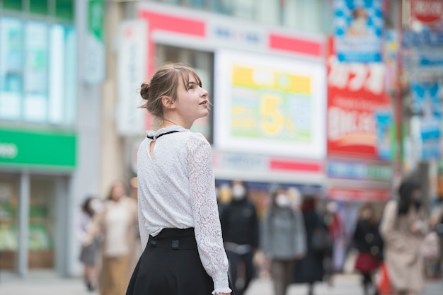 Visite d'une femme à Shibuya (Tokyo / Japon)