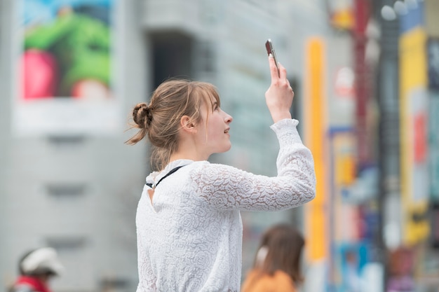 Visite d'une femme à Shibuya (Tokyo / Japon)