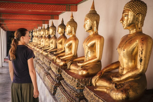 Visite touristique au temple bouddhiste Wat Pho à Bangkok