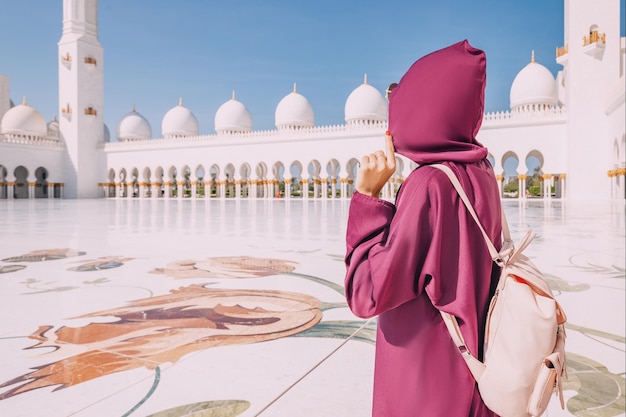 Les visiteurs de la Grande Mosquée Sheikh Zayed sont frappés par la sérénité et la paix de leur environnement.