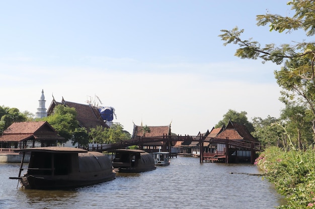 Visitez l'ancien marché flottant