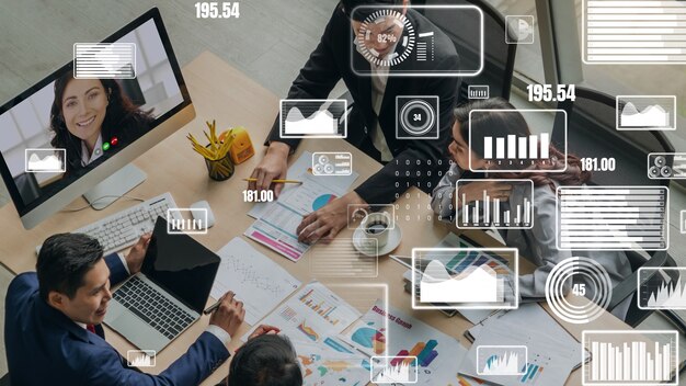 Visuel créatif d'hommes d'affaires lors d'une réunion du personnel d'entreprise par appel vidéo