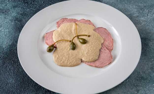 Vitello tonnato - Plat italien de veau froid et tranché