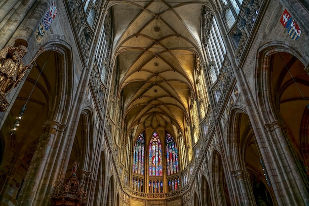 Photo vitrail de la cathédrale saint-guy de prague