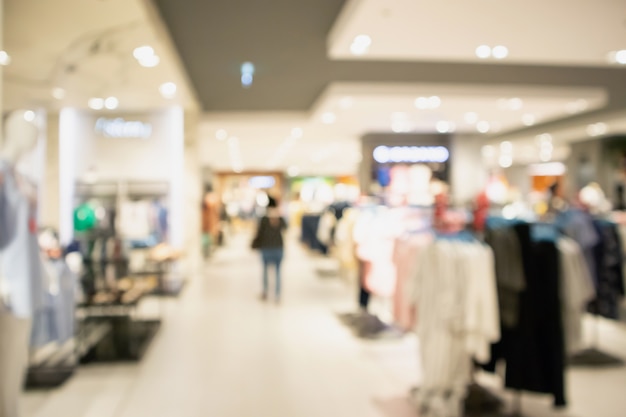 Vitrine de magasin de vêtements dans un centre commercial