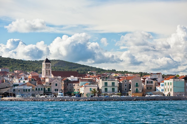 Vodice est une petite ville sur la côte Adriatique en Croatie