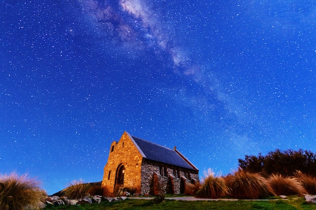 Voie lactée au-dessus de l'église, lac Tekapo, NZ