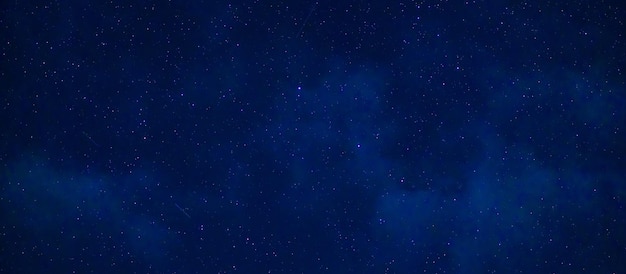 Voie lactée étoilée la nuit avec des étoiles sur fond de ciel nocturne bleu foncé