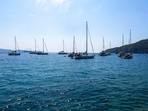 Les voiliers sur la mer méditerranée