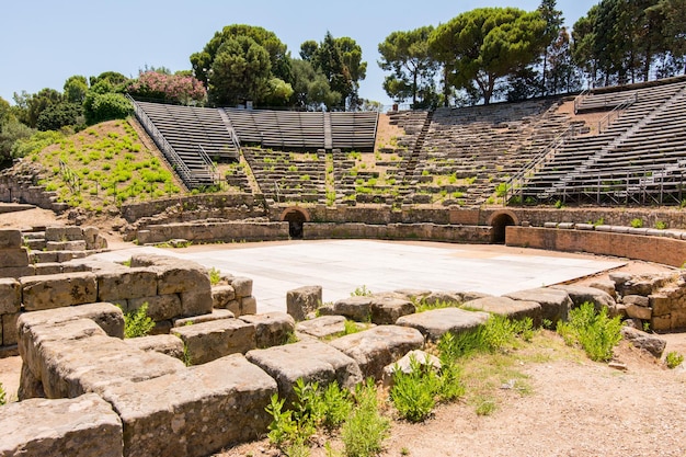 Voir l'ancienne ville romaine de Tindarys Sicile