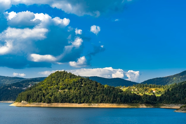 Voir au lac Zaovine en Serbie