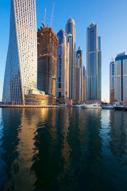 Voir dans la marina de Dubaï, Émirats Arabes Unis