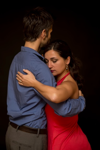 Voir les danseurs de tango en couple