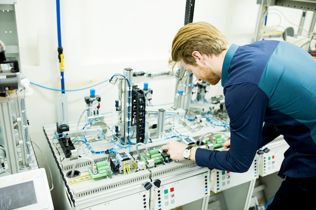 Voir à l&#39;ingénieur dans l&#39;usine