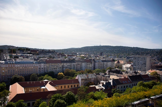 Voir le paysage et le paysage urbain rétro classique bâtiment vintage de la ville de Budapest depuis le funiculaire de la colline du château de Budapest ou le palais royal du château de Buda à Budapest en Hongrie