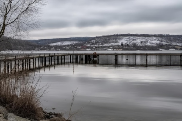 Voir un plan d'eau près d'un