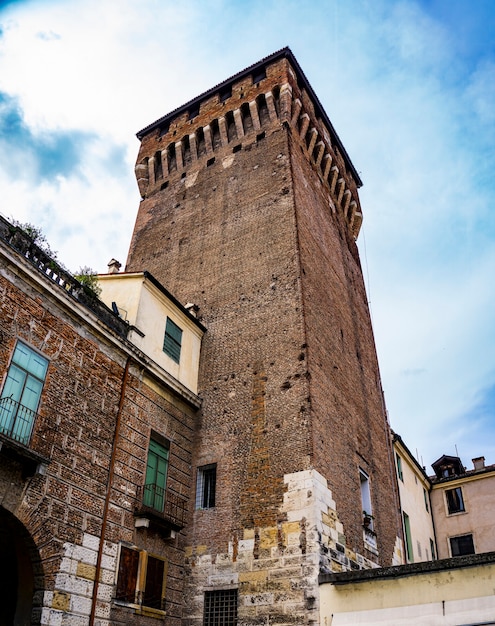 Voir à la tour de Porta Castello (1343) à Veicenza, Italie