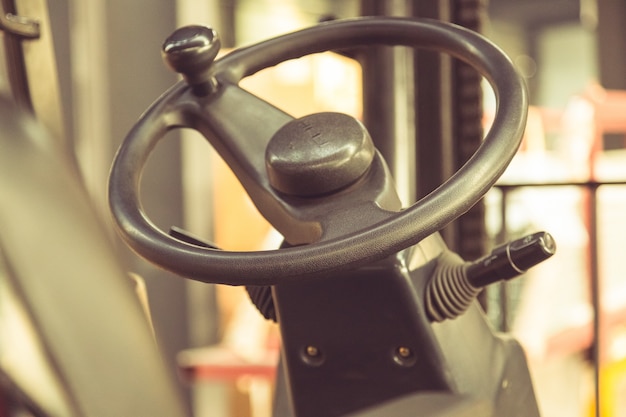 Voiture ancienne, cabine, siège et volant, partielle