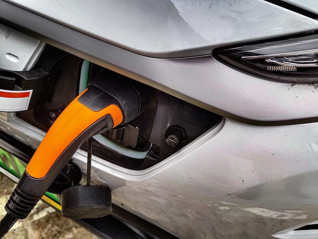 Photo voiture électrique éco chargeant l'énergie de la batterie