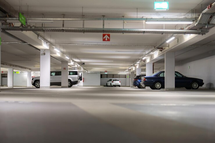 Photo la voiture est garée dans le parking souterrain.