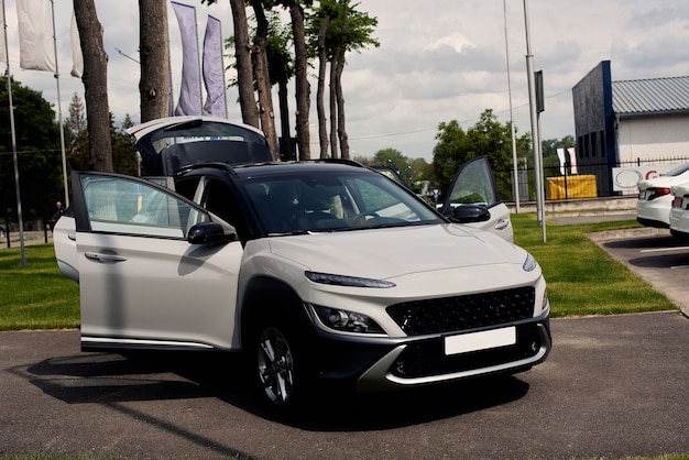 La voiture est d'une nouvelle gamme de modèles.