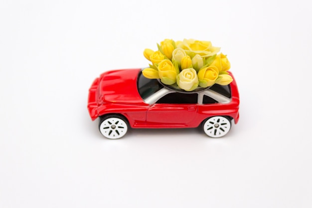 Voiture jouet rouge, livraison de fleurs, Saint Valentin, concept