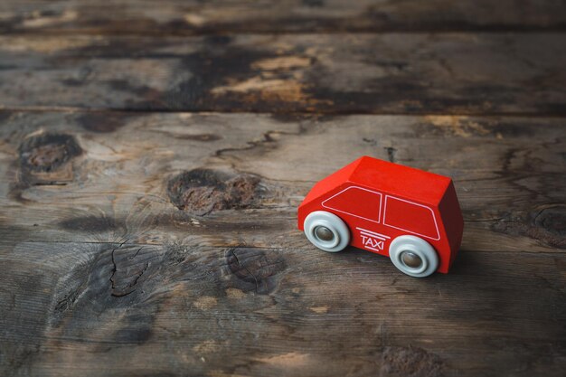 Photo la voiture rouge de jouet