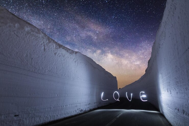 Photo voiture sur la route contre le ciel la nuit