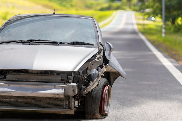 Voiture sur la route en ville