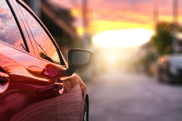 Voiture de voyage mer plage rue automobile roadtrip coucher de soleil fond pour les voyages de transport