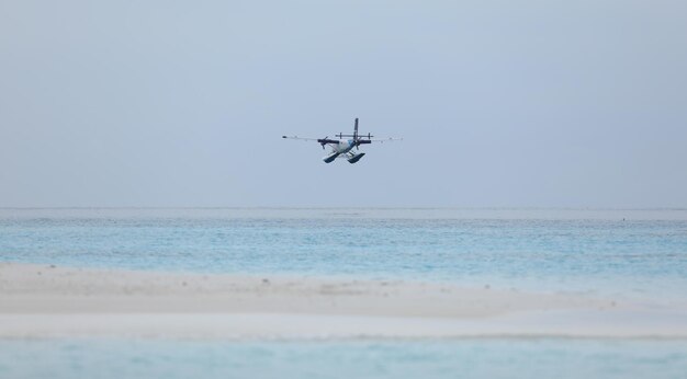 vol en hydravion sur la mer